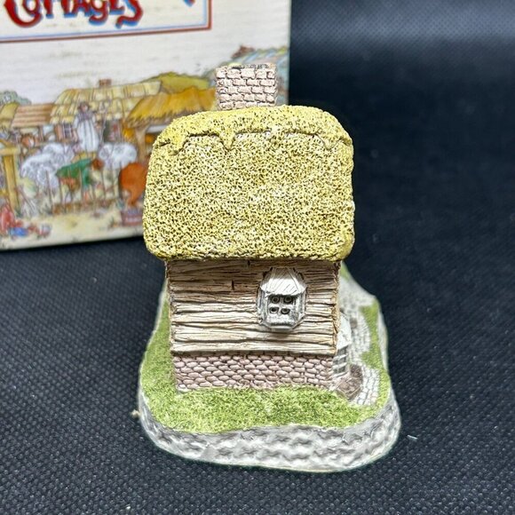 David Winter "The Village Shop" collectible cottage - Picture 3 of 5